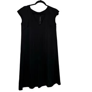 ST. JOHN Black V-Neck Shift Dress Size 4 Cap Sleeves Silk Feel, Pockets